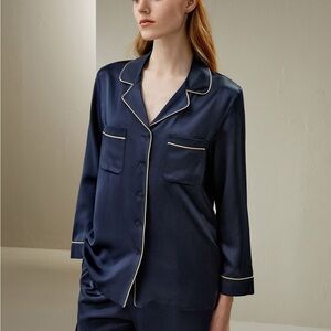 Lily Silk 100% Mulberry Silk navy button down pajama top size medium
